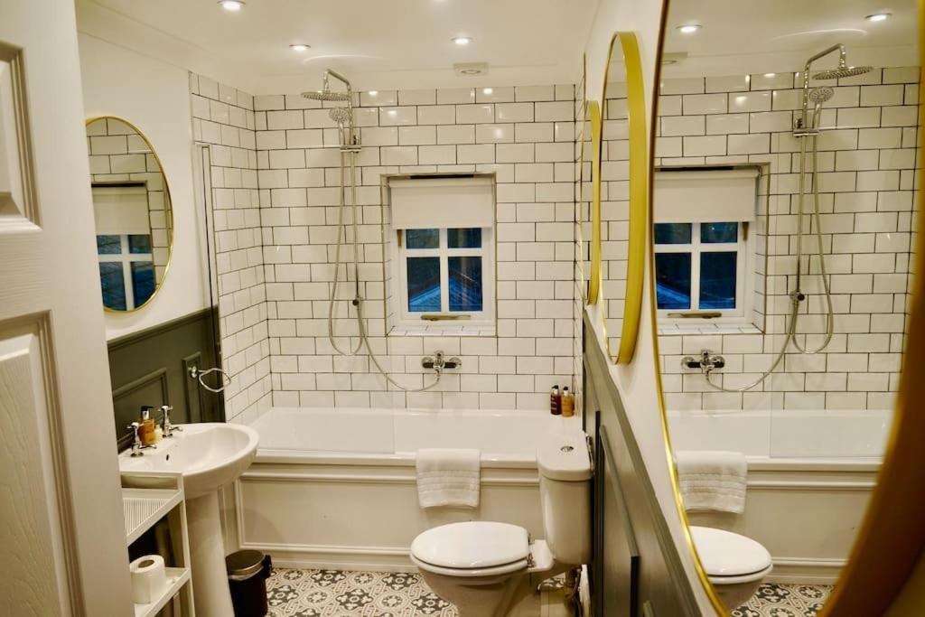Apartament Epic Location, Views & Large Private Terrace Windsor Zewnętrze zdjęcie